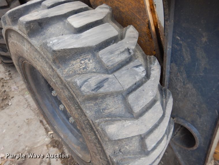 image for item DH2705 2013 John Deere 318D skid steer