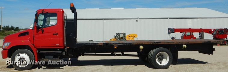 image for item DH6174 2006 Hino 268 flatbed truck