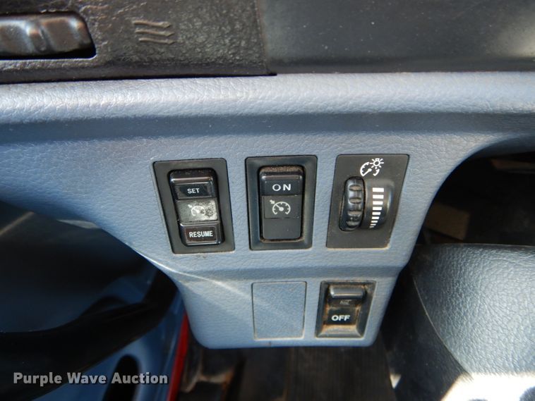 image for item DH6174 2006 Hino 268 flatbed truck