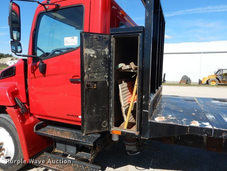 image for item DH6174 2006 Hino 268 flatbed truck
