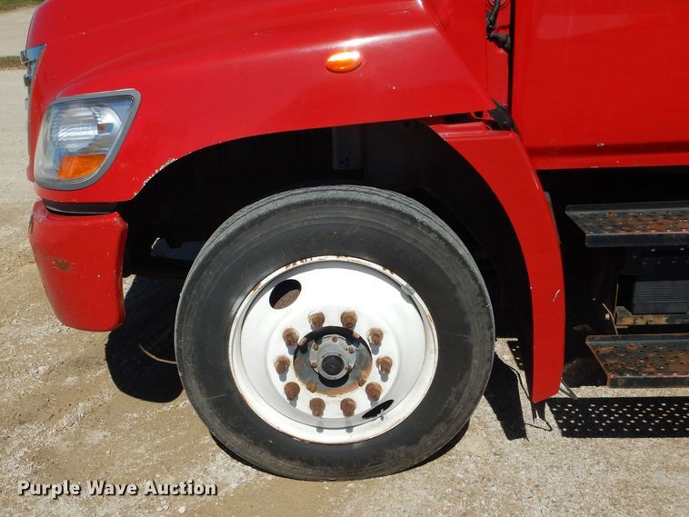 image for item DH6174 2006 Hino 268 flatbed truck