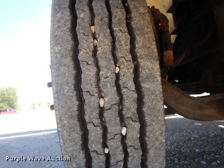 image for item DH6174 2006 Hino 268 flatbed truck