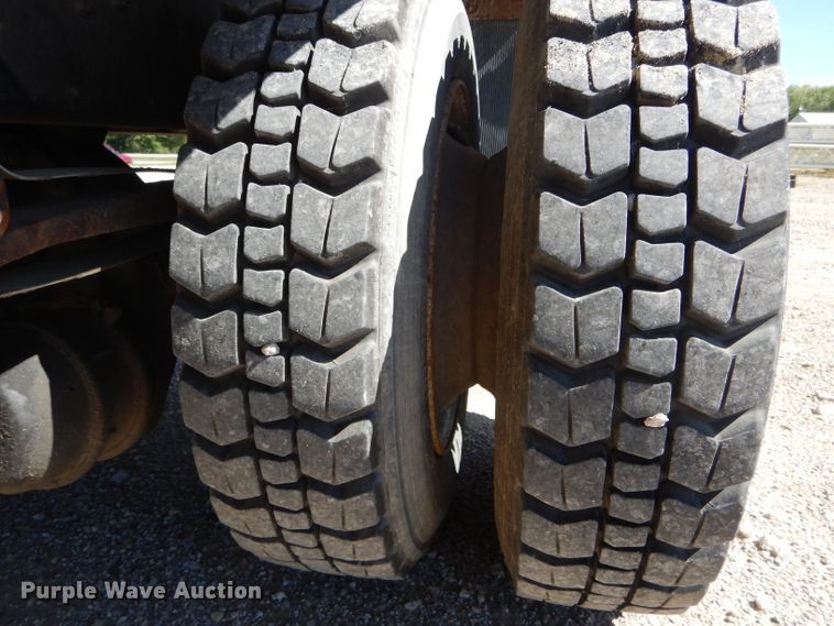 image for item DH6174 2006 Hino 268 flatbed truck