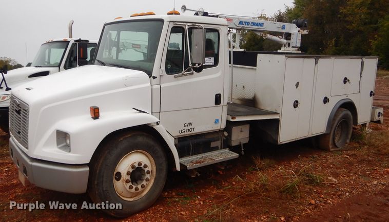 image for item DH6756 2000 Freightliner FL70 utility bed truck with crane