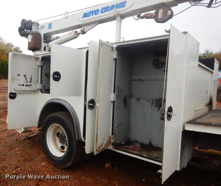 image for item DH6756 2000 Freightliner FL70 utility bed truck with crane