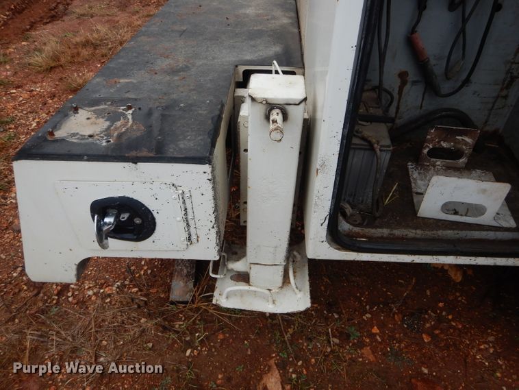 image for item DH6756 2000 Freightliner FL70 utility bed truck with crane