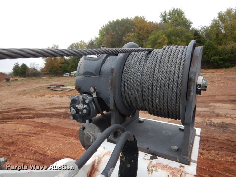 image for item DH6756 2000 Freightliner FL70 utility bed truck with crane