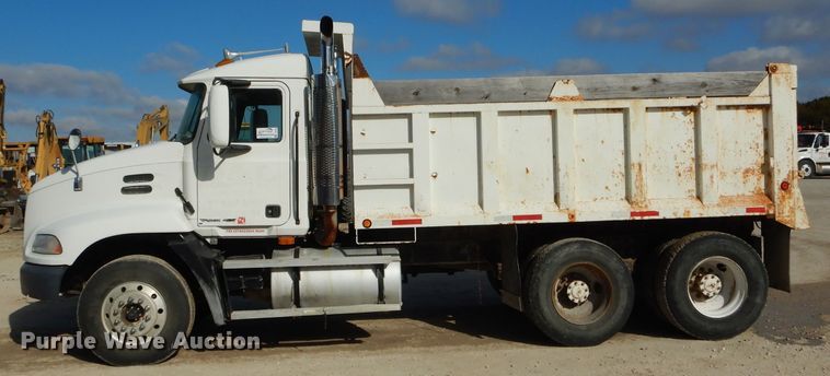 image for item DH6790 2001 Mack CX613 dump truck