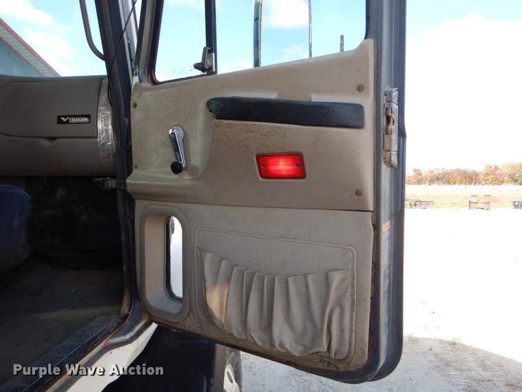 image for item DH6790 2001 Mack CX613 dump truck