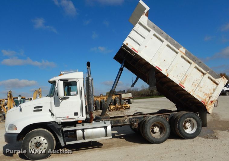 image for item DH6790 2001 Mack CX613 dump truck