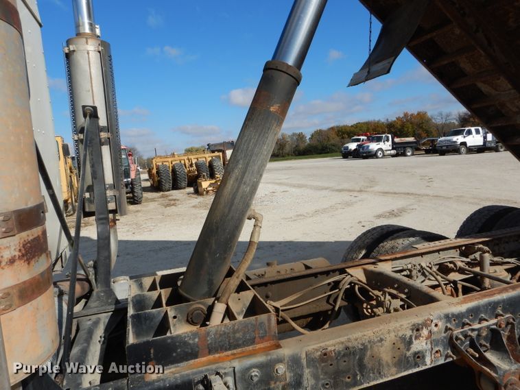 image for item DH6790 2001 Mack CX613 dump truck