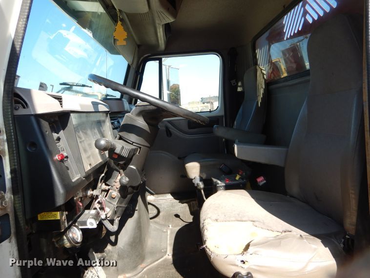 image for item DH6793 1998 International 4700 dump truck