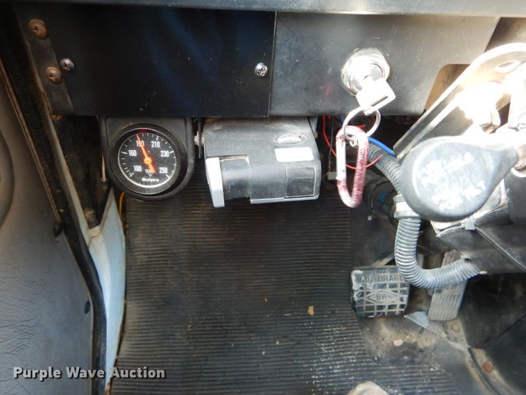 image for item DH6793 1998 International 4700 dump truck