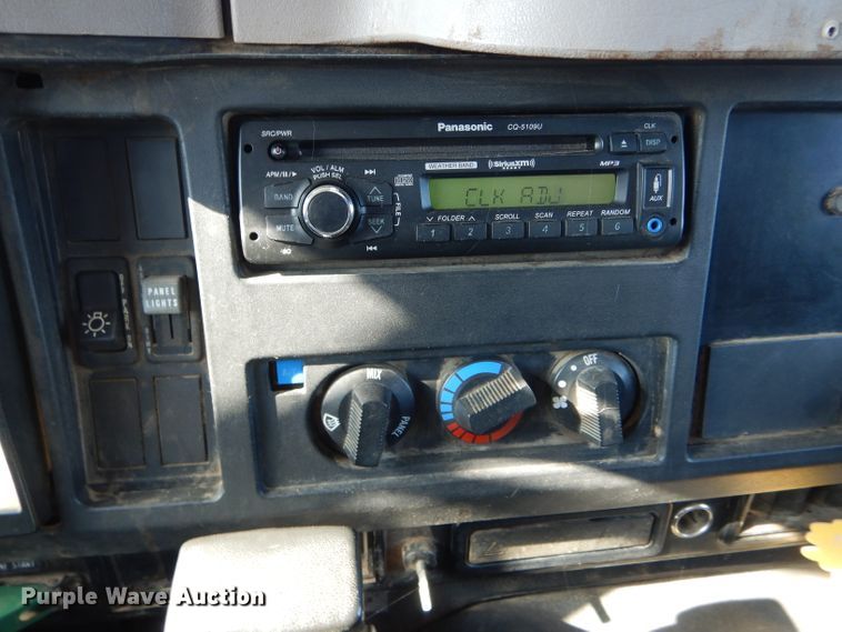 image for item DH6793 1998 International 4700 dump truck