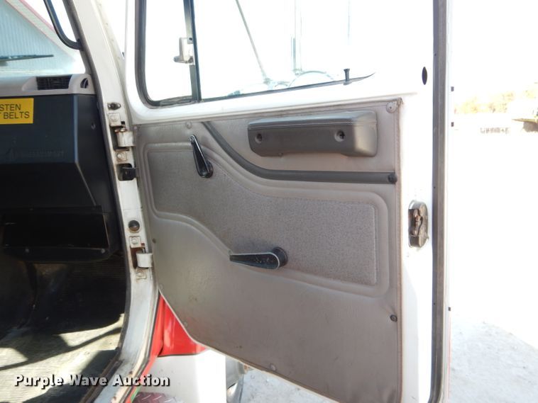 image for item DH6793 1998 International 4700 dump truck