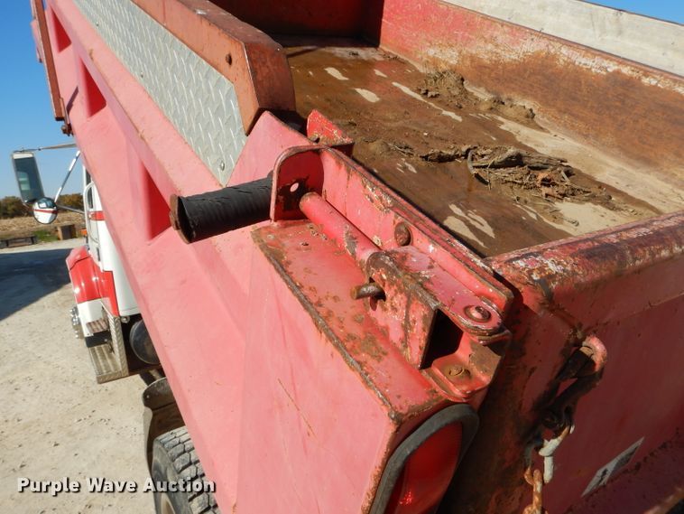 image for item DH6793 1998 International 4700 dump truck