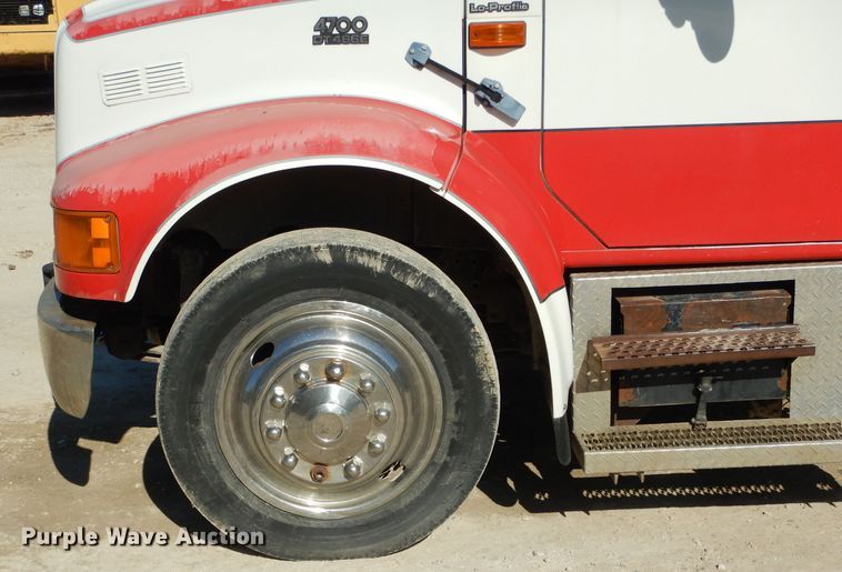 image for item DH6793 1998 International 4700 dump truck