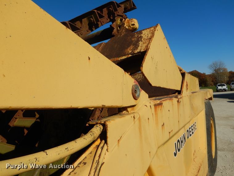 image for item DH6795 1989 John Deere 762B elevating scraper