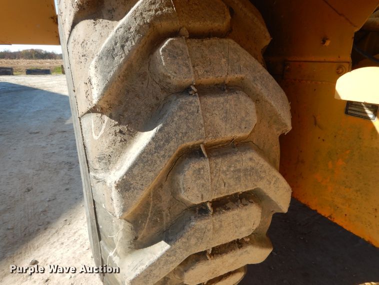 image for item DH6795 1989 John Deere 762B elevating scraper