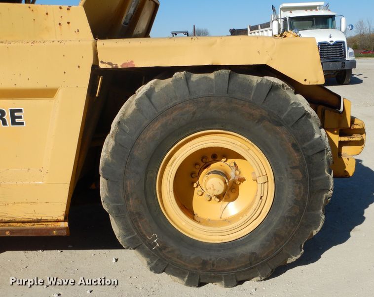 image for item DH6795 1989 John Deere 762B elevating scraper