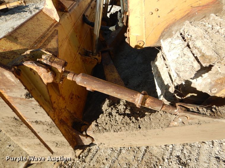 image for item DH6796 Caterpillar D6H XL Series II dozer