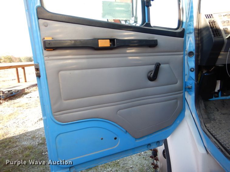 image for item DH6799 2001 Freightliner FL70 service truck