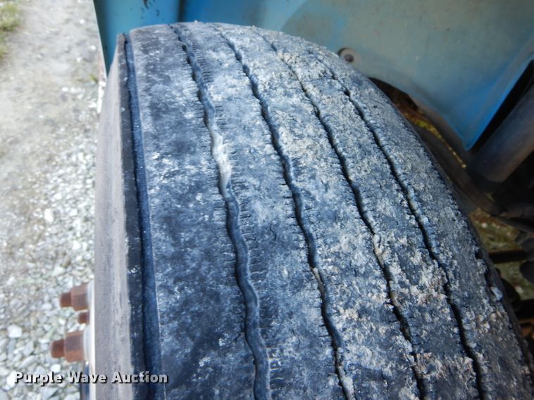 image for item DH6799 2001 Freightliner FL70 service truck