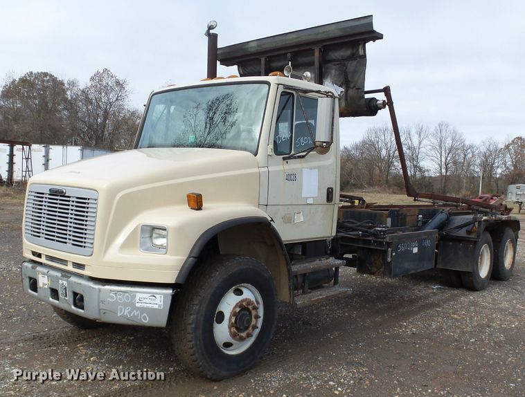 image for item DH7765 2003 Freightliner FL106 roll-off container truck