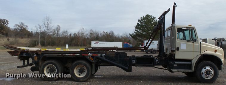 image for item DH7765 2003 Freightliner FL106 roll-off container truck