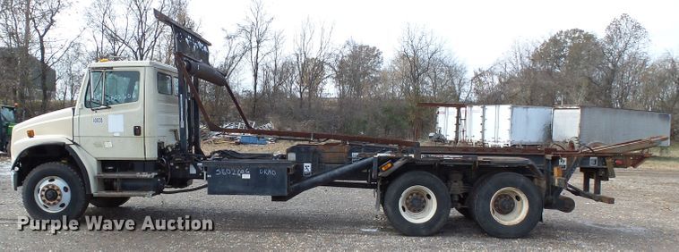 image for item DH7765 2003 Freightliner FL106 roll-off container truck