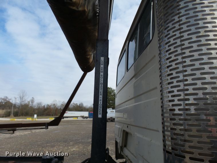 image for item DH7765 2003 Freightliner FL106 roll-off container truck