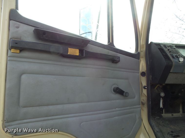 image for item DH7765 2003 Freightliner FL106 roll-off container truck