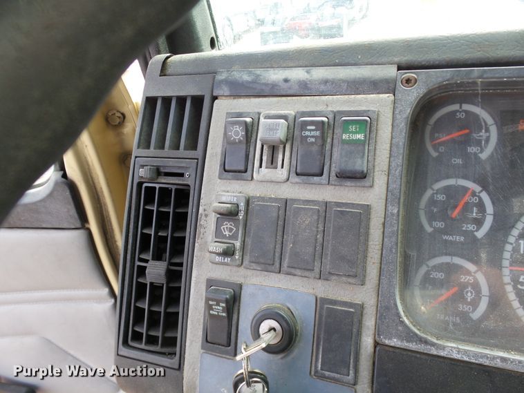 image for item DH7765 2003 Freightliner FL106 roll-off container truck