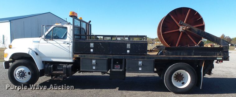 image for item DH7770 1995 Ford F800 reel carrier truck