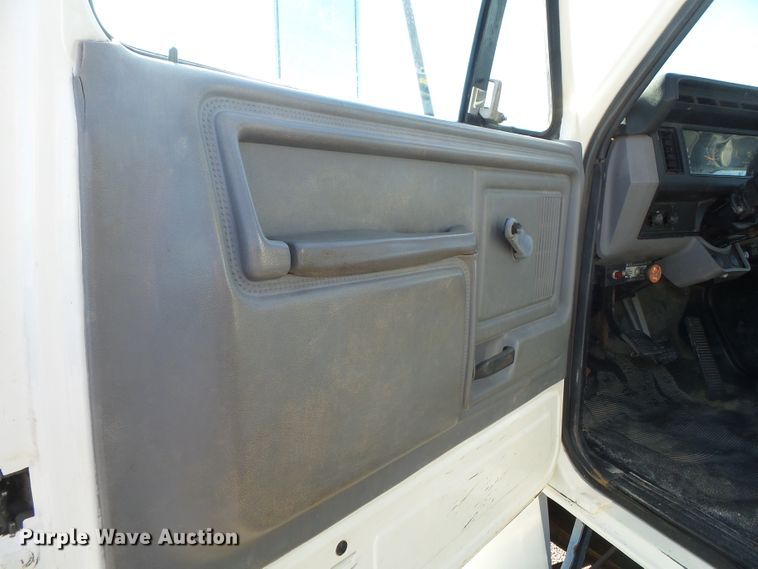 image for item DH7770 1995 Ford F800 reel carrier truck