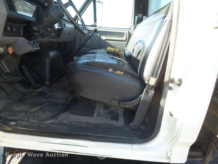 image for item DH7770 1995 Ford F800 reel carrier truck