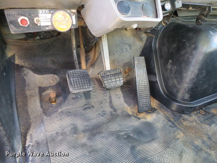 image for item DH7770 1995 Ford F800 reel carrier truck