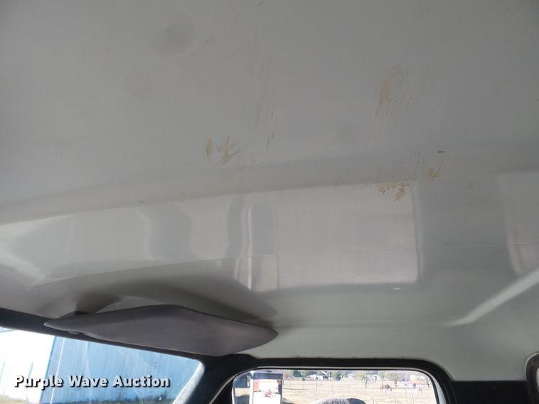 image for item DH7770 1995 Ford F800 reel carrier truck