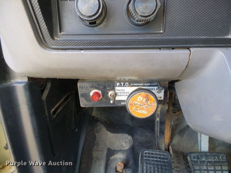 image for item DH7770 1995 Ford F800 reel carrier truck