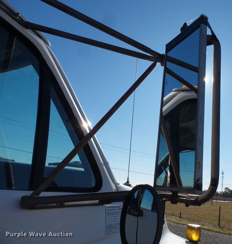 image for item DH7770 1995 Ford F800 reel carrier truck