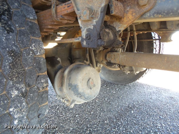 image for item DH7770 1995 Ford F800 reel carrier truck