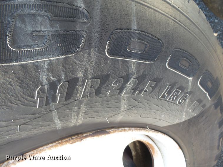 image for item DH7770 1995 Ford F800 reel carrier truck