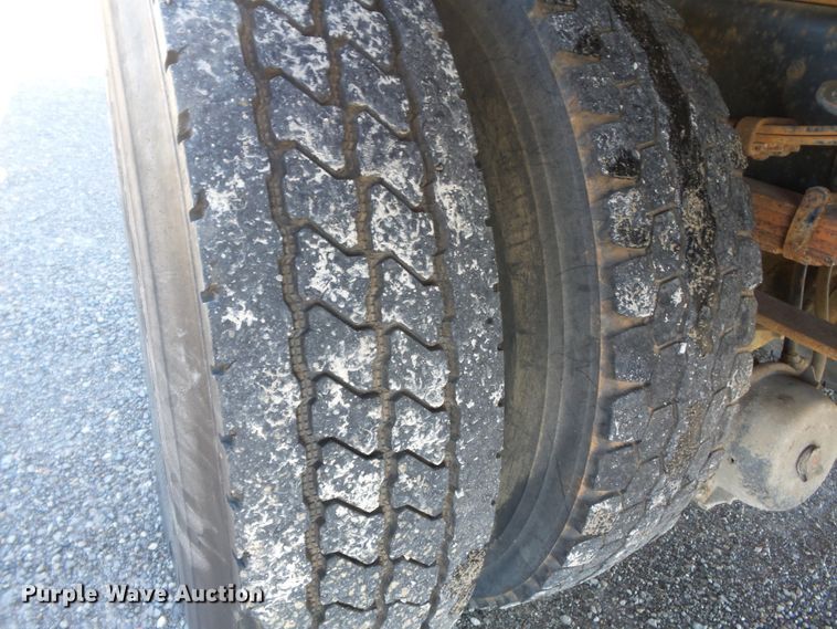 image for item DH7770 1995 Ford F800 reel carrier truck