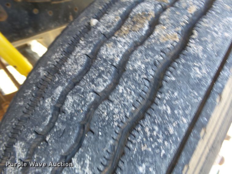 image for item DH7770 1995 Ford F800 reel carrier truck