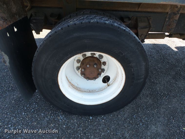 image for item DH7770 1995 Ford F800 reel carrier truck