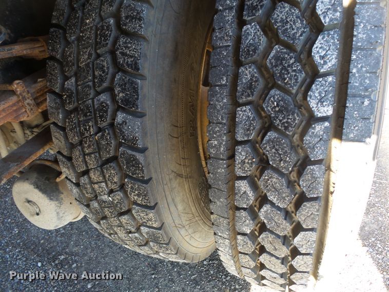 image for item DH7770 1995 Ford F800 reel carrier truck