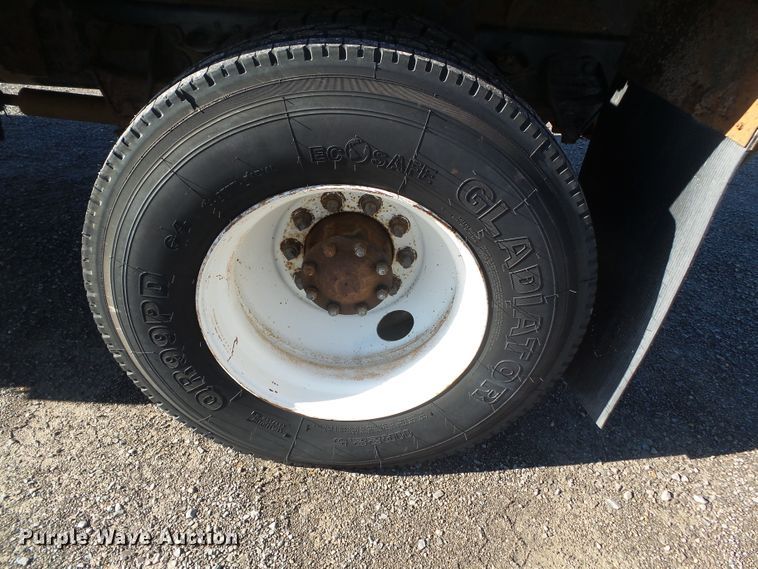 image for item DH7770 1995 Ford F800 reel carrier truck