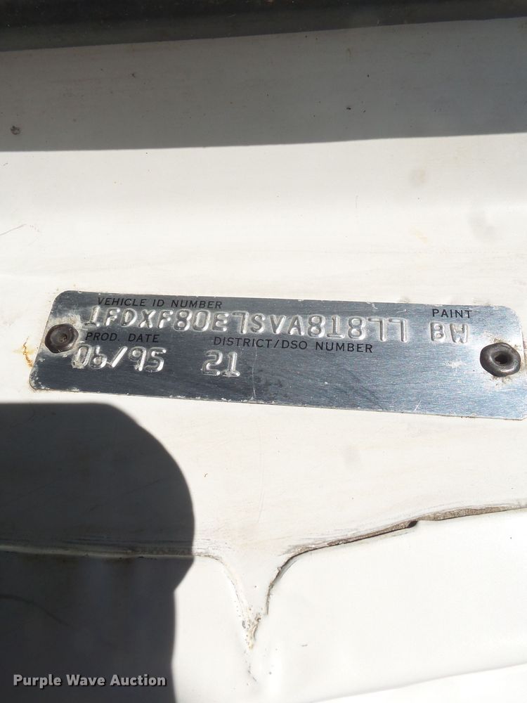 image for item DH7770 1995 Ford F800 reel carrier truck