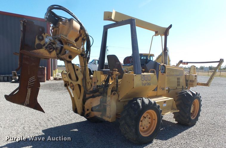 image for item DH7774 Case 860 cable plow