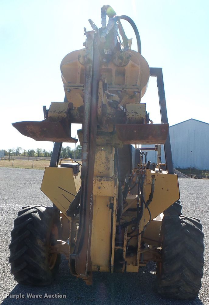 image for item DH7774 Case 860 cable plow